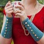Fleur Arm Warmers - FREE Knitting Pattern