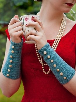 Fleur Arm Warmers - FREE Knitting Pattern