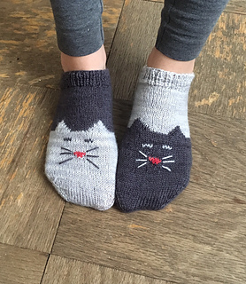 Kitty Ankle Socks - FREE Knitting Pattern