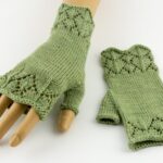 Leah Mitts - Knitting pattern